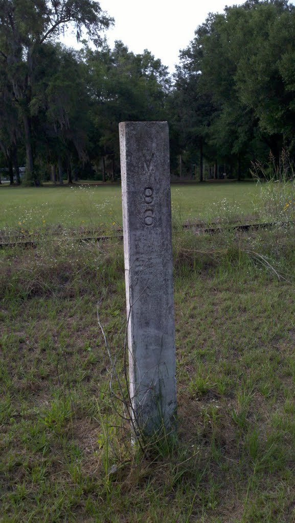 old railroad milepost, Ньюберри