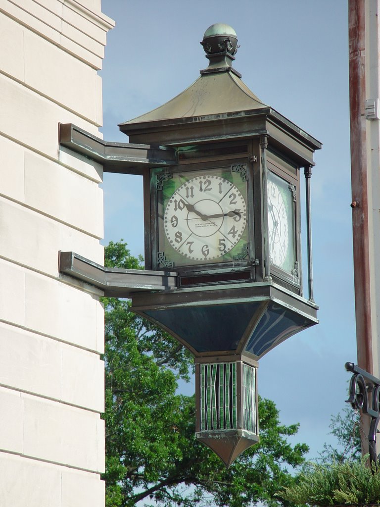 bank clock, Ocala, Florida (4-15-2007), Окала
