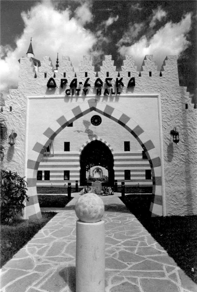 Entrance, Opa-Locka City Hall, 777 Sharazad av, Opa-Locka, FL (1986), Опа-Лока