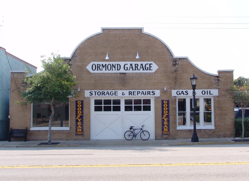 Ormond Garage, not the famous one it was torn down (8-29-2011), Ормонд-Бич