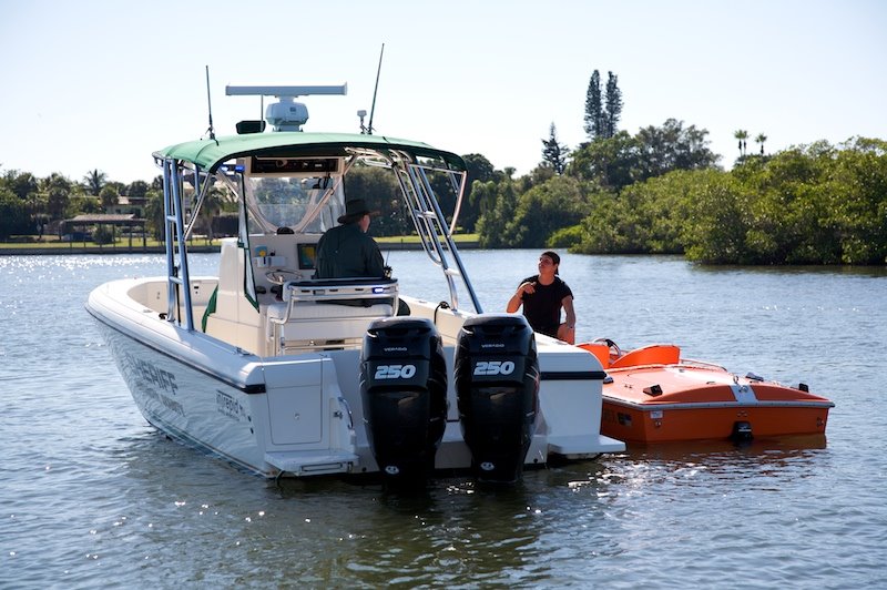 Sheriff catches speeding boat at Osprey, Florida, Оспри