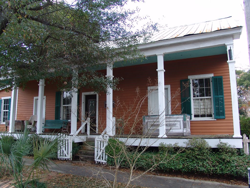1885 Cincotto Cottage, Creole Cottage, Seville Quarter (12-30-2011), Пенсакола