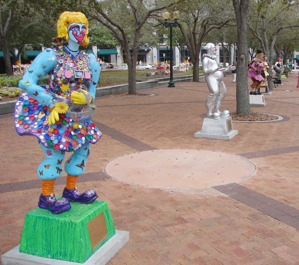 Clown Statues in Sarasota Florida, Сарасота