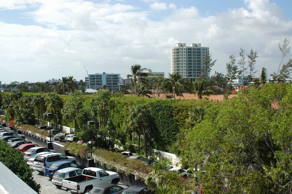 Bal Harbor Shops: view from top of parking lot, Сарфсайд