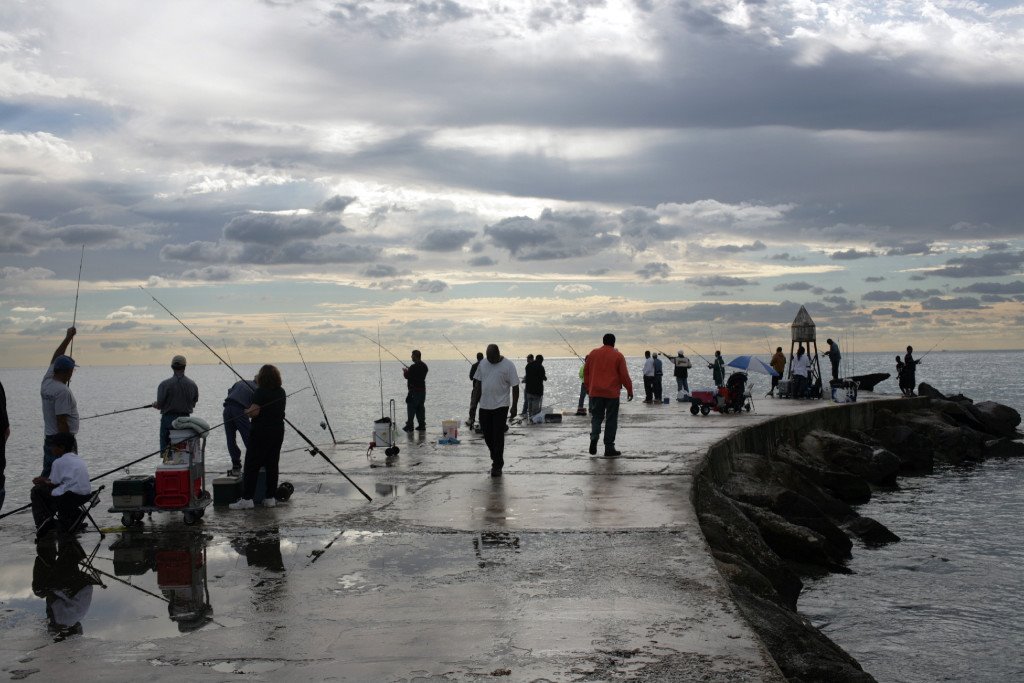 Fishermen on the pier, Сарфсайд