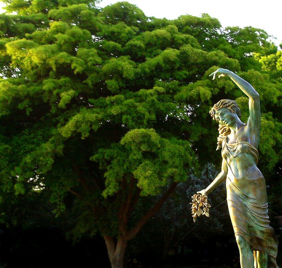 Statue of Greek Goddess Galatea - South Pasadena Florida, Саут-Пасадена