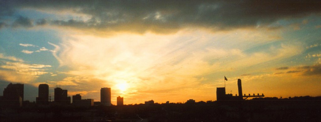 sunset over Tampa,  Ybor City, Florida (2002), Тампа