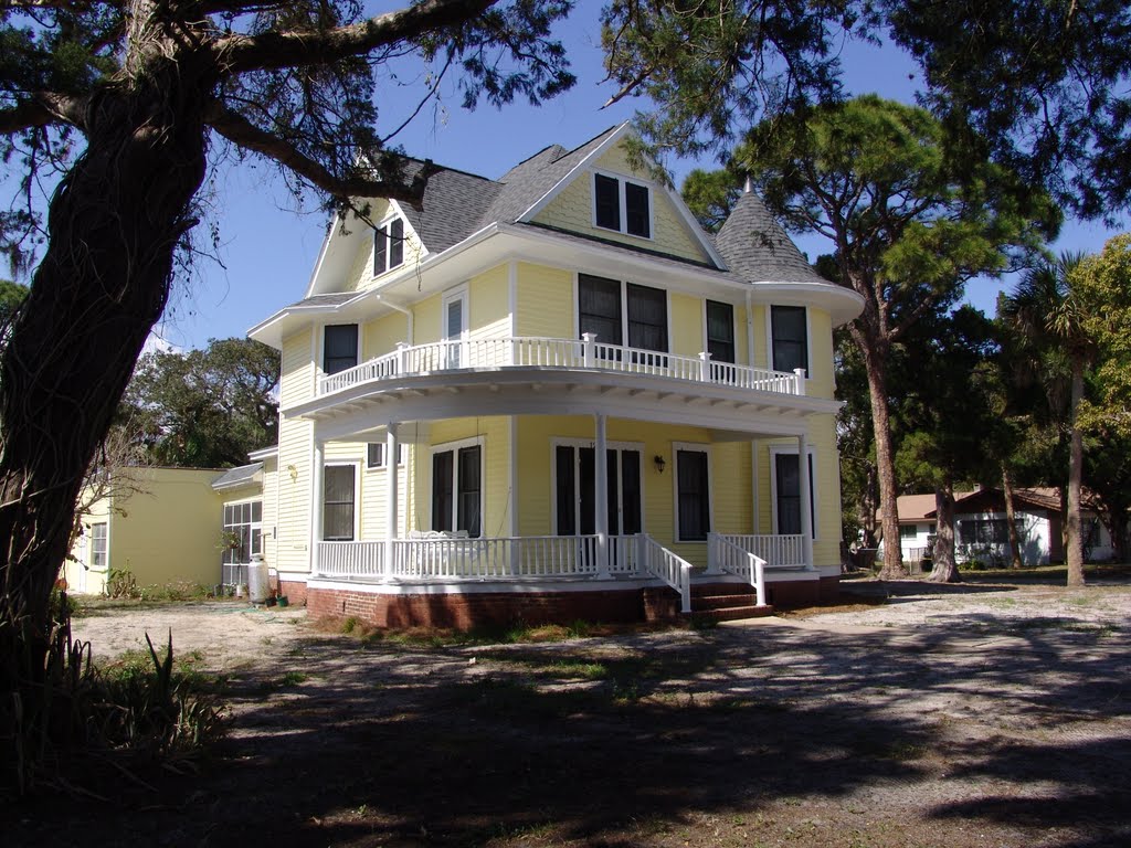 Dr James C Spell house, built in 1911, Titusville (2-24-2011), Титусвилл