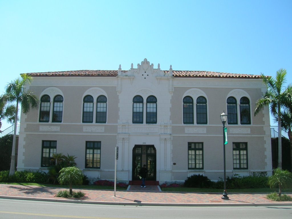 Ft. Pierce City Hall, Форт-Пирс