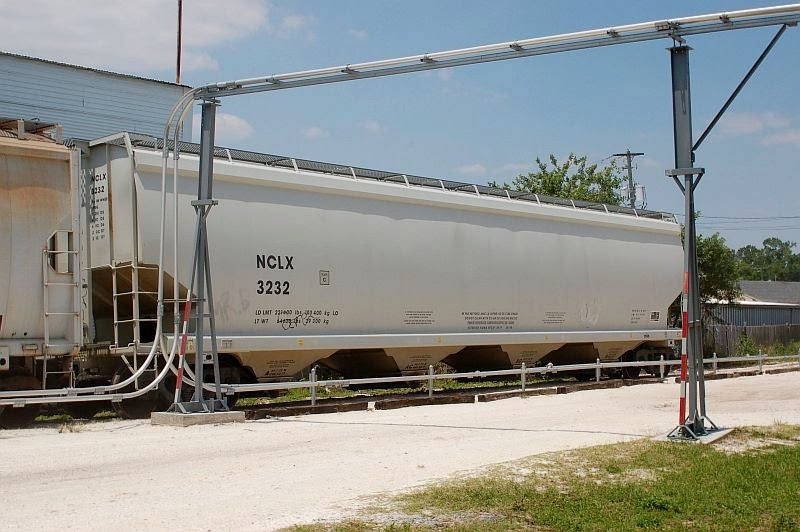 Nova Chemicals Ltd. Covered Hopper No. 3232 at Winter Haven, FL, Элоис