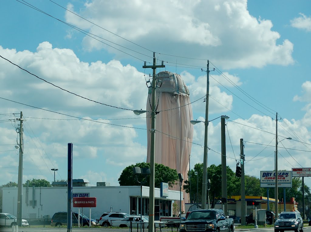 Water Tank being Painted at Winter Haven, FL, Элоис