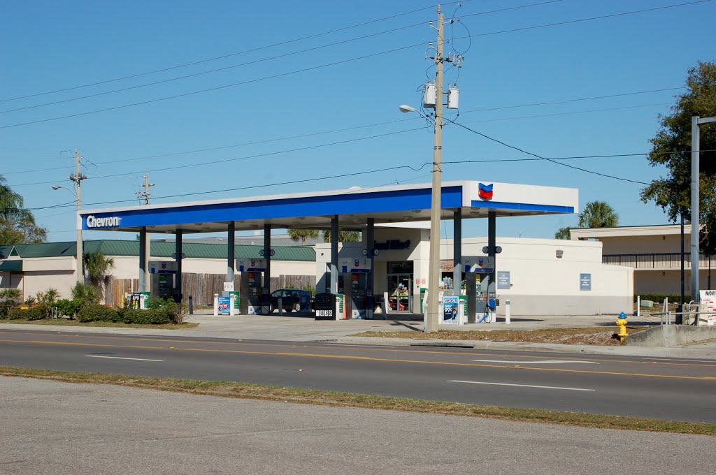 Chevron Gas Station at Winter Haven, FL, Элоис