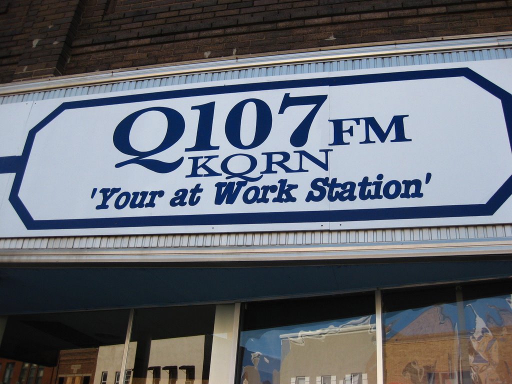 Q107 KQRN FM in Mitchell, Митчелл