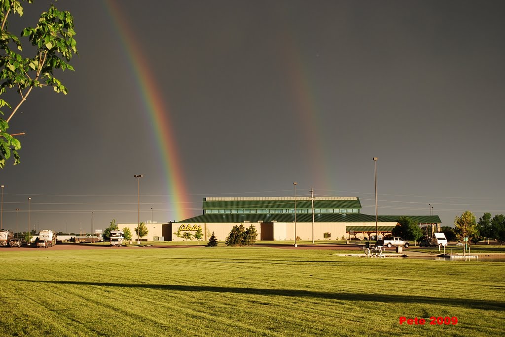 Rainbows over Cabelas in Mitchell, South Dakota, Митчелл