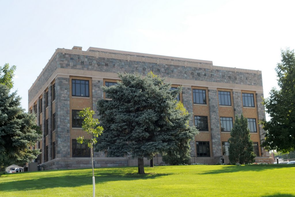 Hughes Co. Courthouse (1934) Pierre SD 8-2011, Пирр