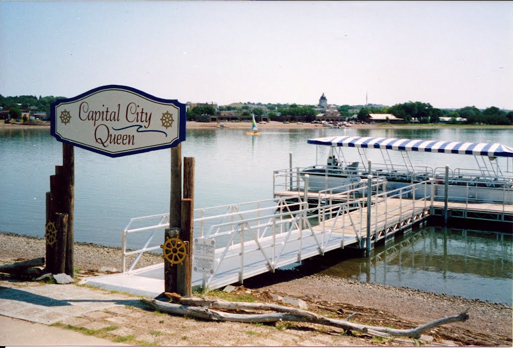 Capital City Queen Riverboat, Pierre, SD, Пирр
