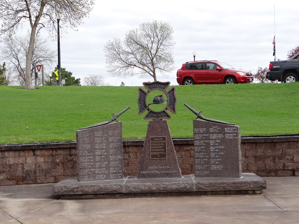 South Dakota Firefighters Memorial in Pierre SD, Пирр