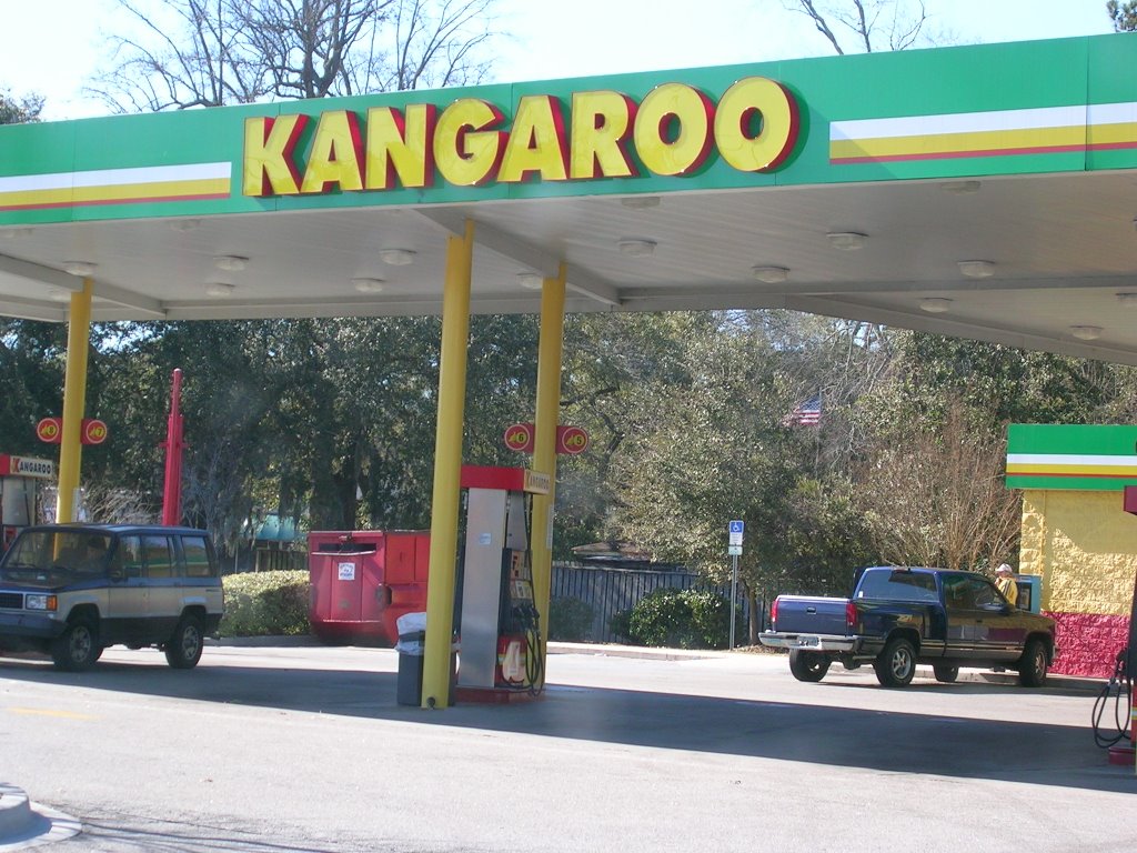 Kangaroo Gas Station on James Island, Джеймс-Айленд