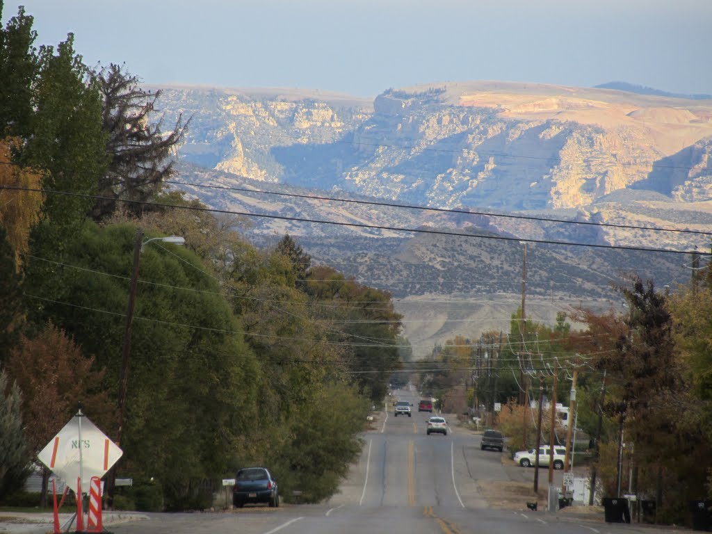 %00 East 150 North Vernal, Utah looking North toward the mountains and the mine., Вернал