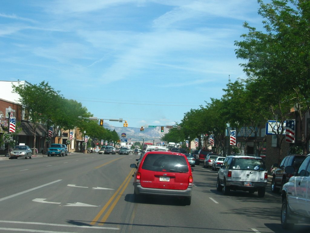 Vernal Main Street looking East near Vernal Avenue, Вернал