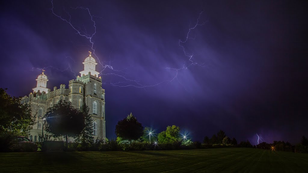 Temple lightning, Логан