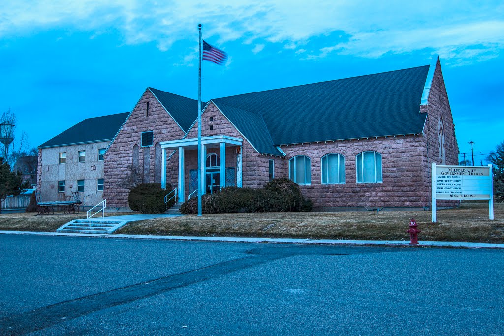 Viewing west-south-westerly at the Milford City Government Building (houses the Beaver Co. Justice Court - Milford), at 26 S. 100 W. St., Milford, Utah, Милфорд