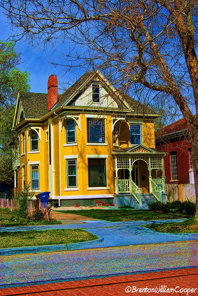 Yellow House on Jefferson, Огден