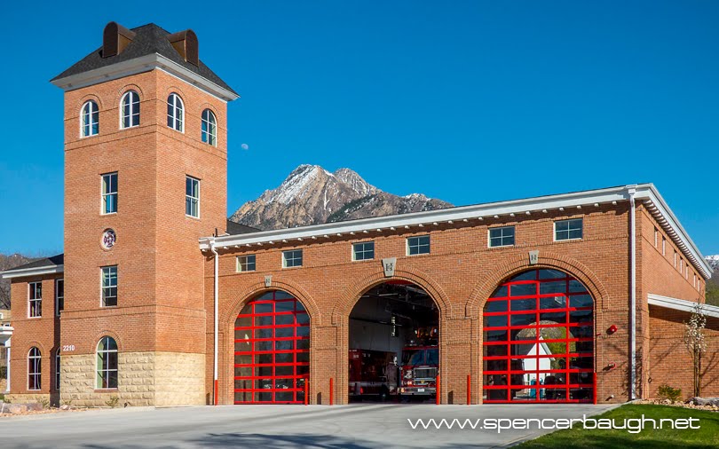 holladay fire station with mount olympus and moon, Холладей