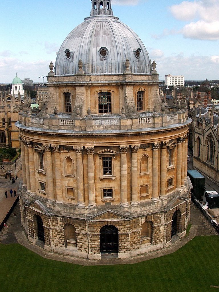Radcliffe Camera, viewed from the University Church, Оксфорд
