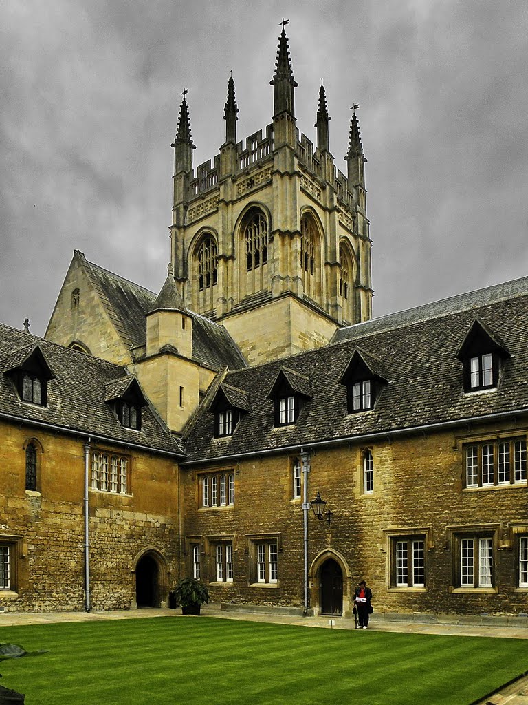 Ages old buildings and Chapeltower of Merton College. Oxford., Оксфорд