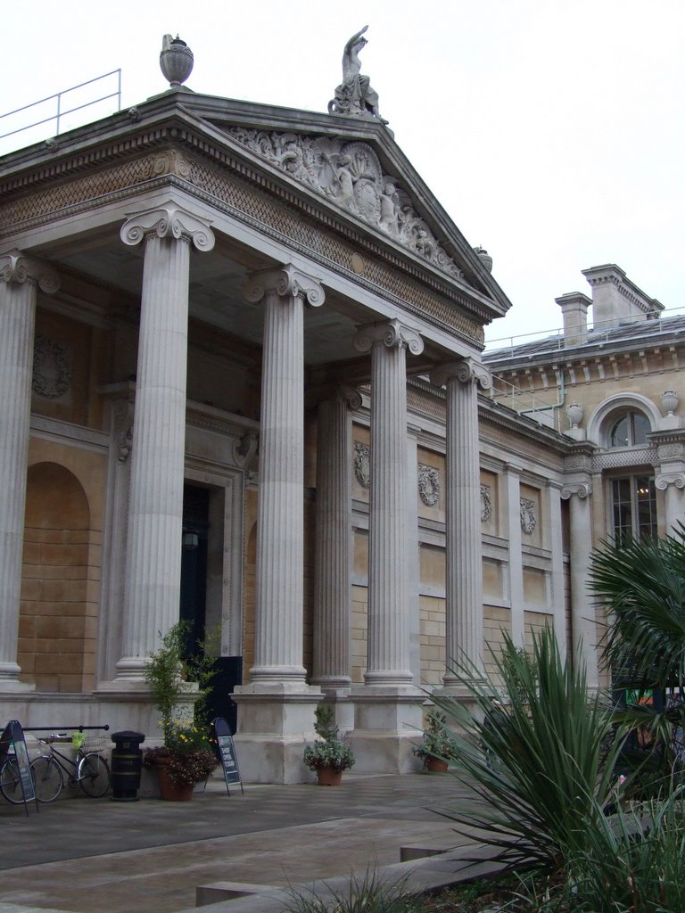 Entrance portico, Ashmolean Museum, Oxford, Оксфорд