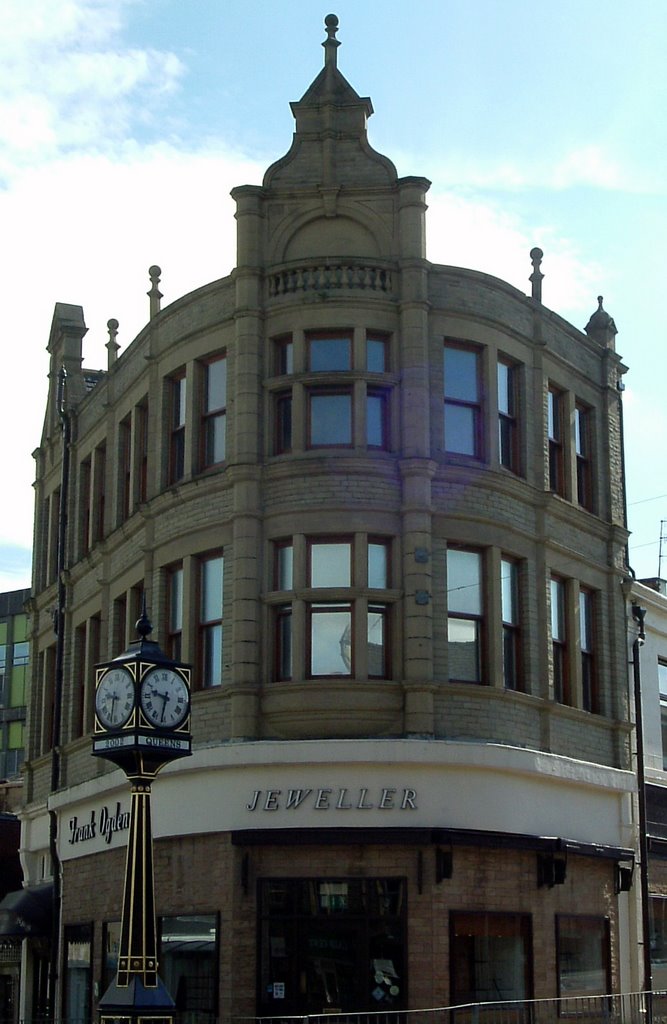 Peel Chambers and Golden Anniversary Clock, Аккрингтон