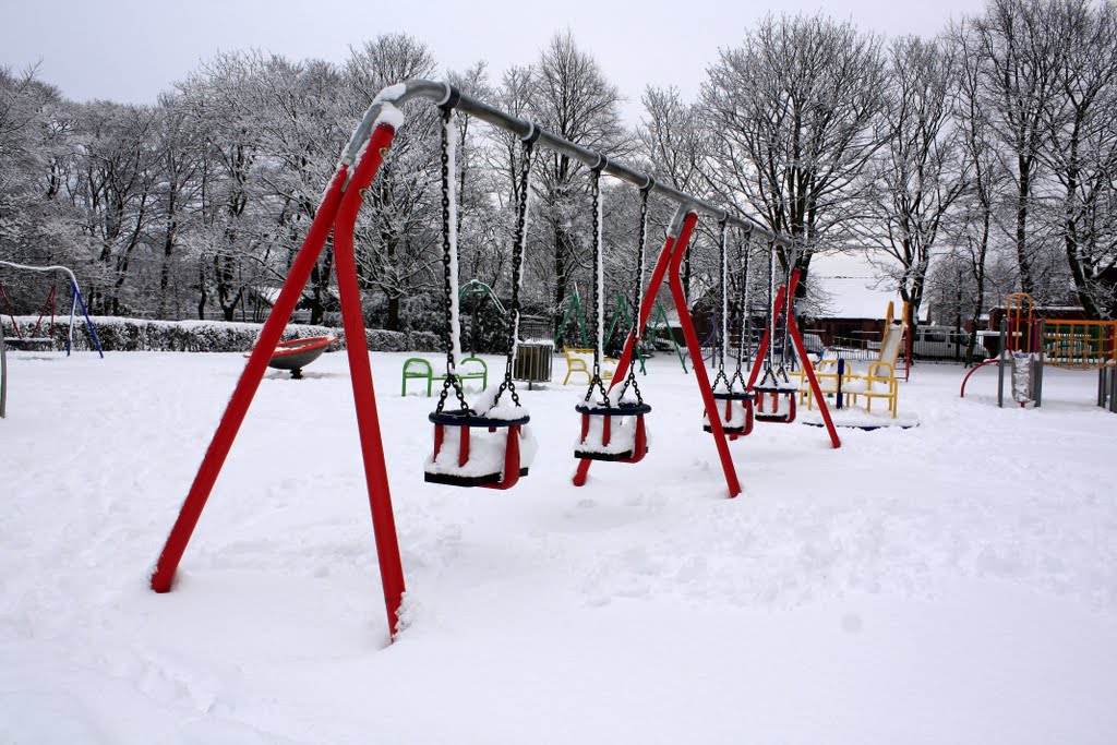 Swings in Snow, Аштон-ин-Макерфилд