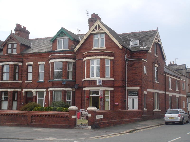 Maindee Guest House (75 Abbey Road, Barrow-in-Furness, Cumbria, United Kingdom LA 14 5 ES. 英格蘭福爾聶斯的巴洛阿比路75號。, Барроу-ин-Фарнесс