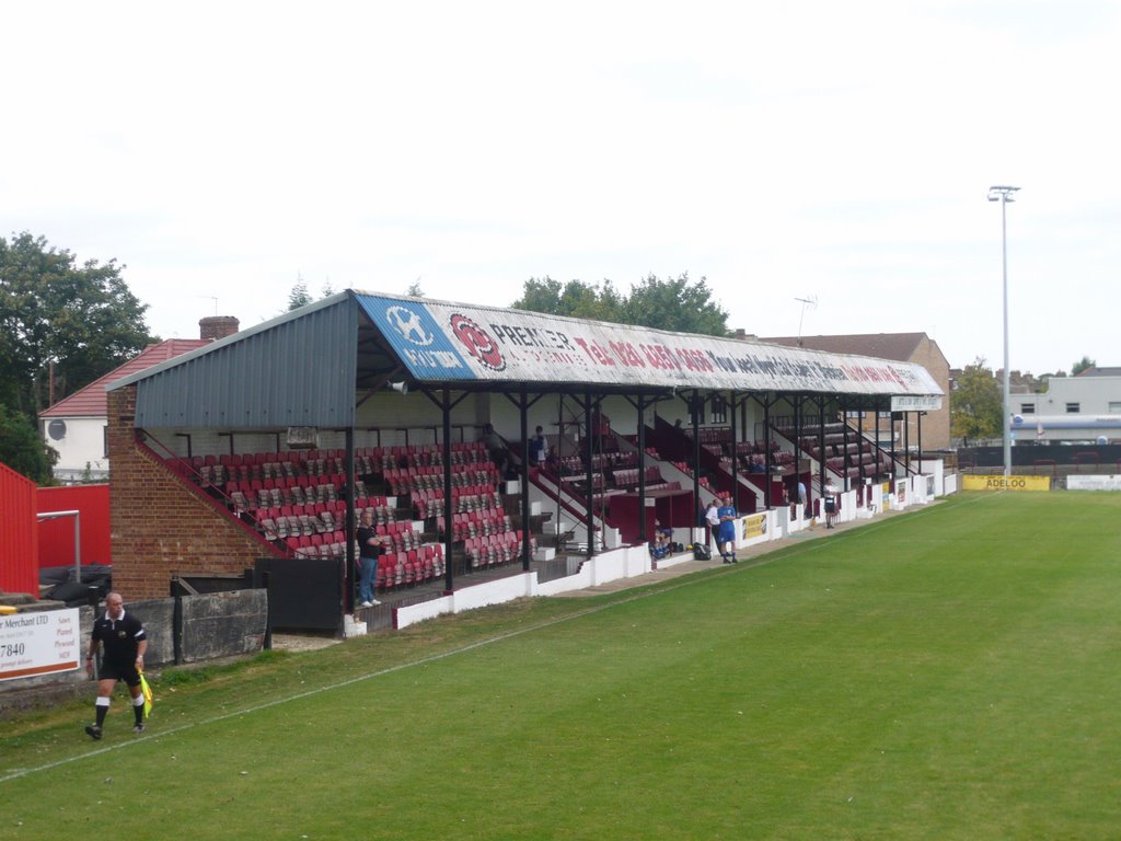 Park View Road - home of Welling United Football Club, and Erith & Belvedere Football Club, Бексли