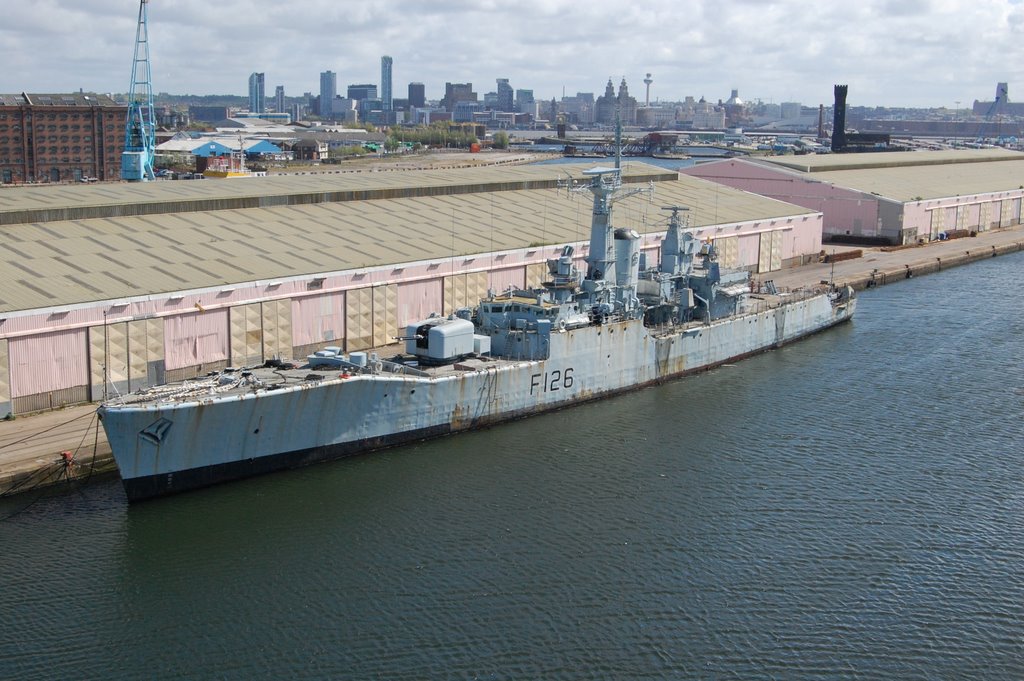 HMS Plymouth in Vittoria Dock, Биркенхед
