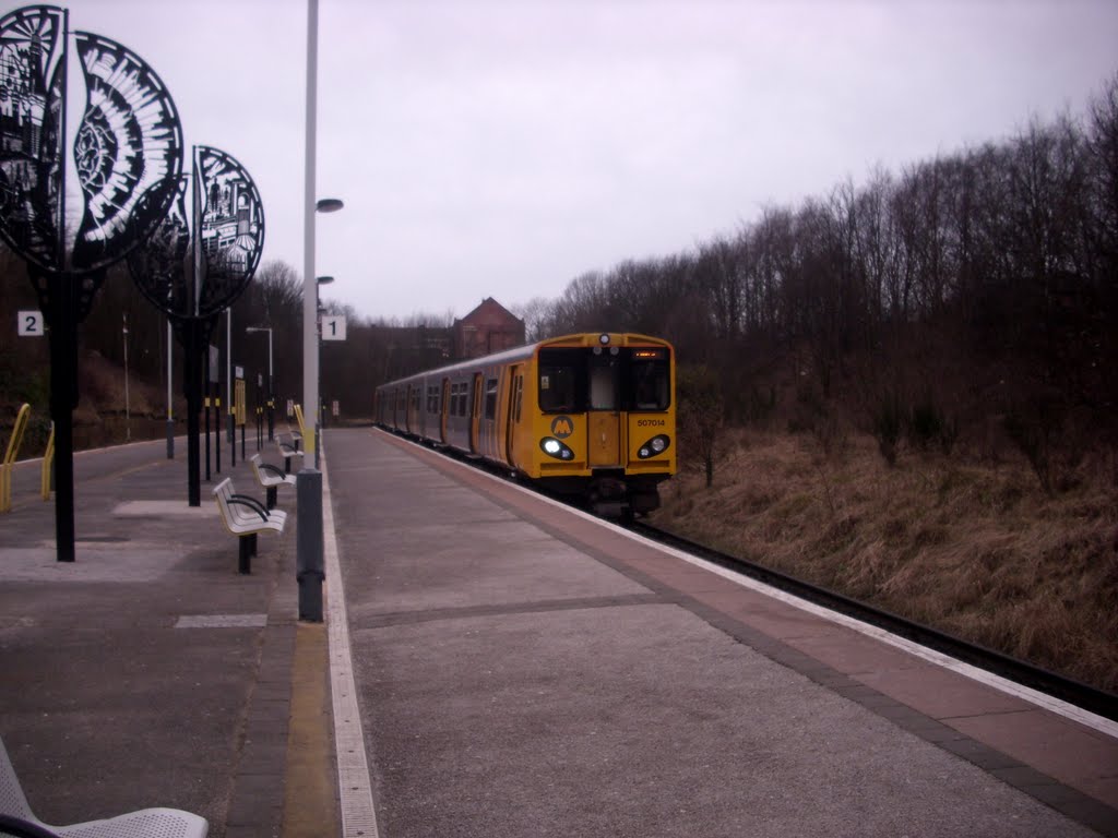 Train arriving at  Birkenhead park, Биркенхед