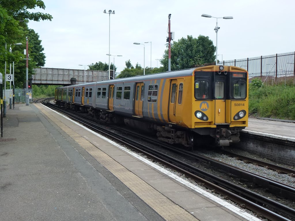 Merseyrail Train At Birkenhead North Station Bound For Liverpool., Биркенхед