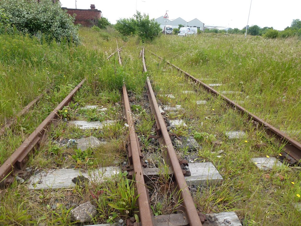 Old Disused Railway Track That Seems To Overlap., Биркенхед
