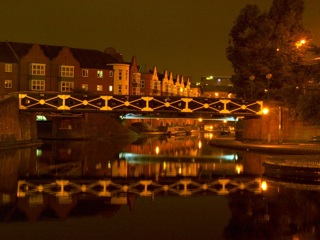 Birmingham Canal at Night Near NIA...., Бирмингем