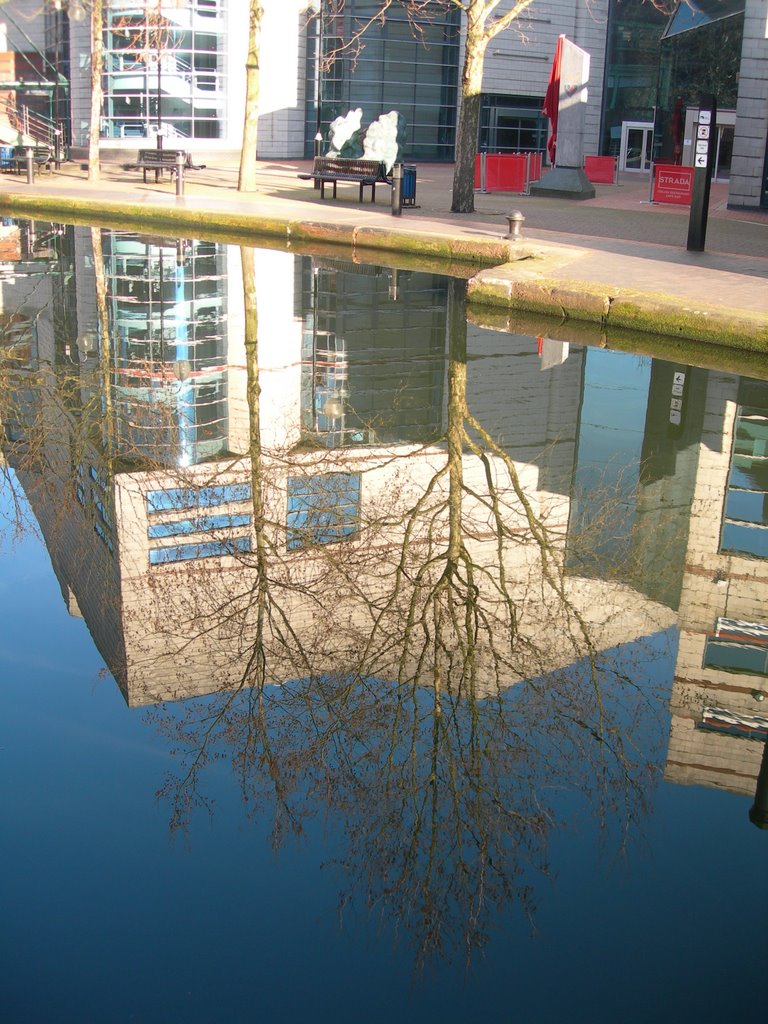 Reflections In The Canal. Birmingham, Бирмингем