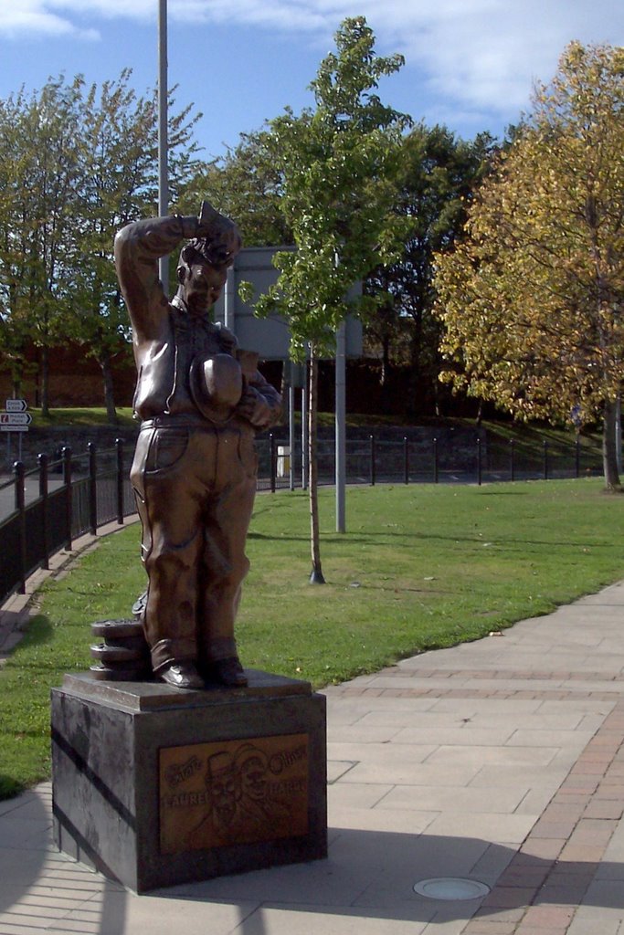 Statue of Stan Laurel, Бишоп-Окленд
