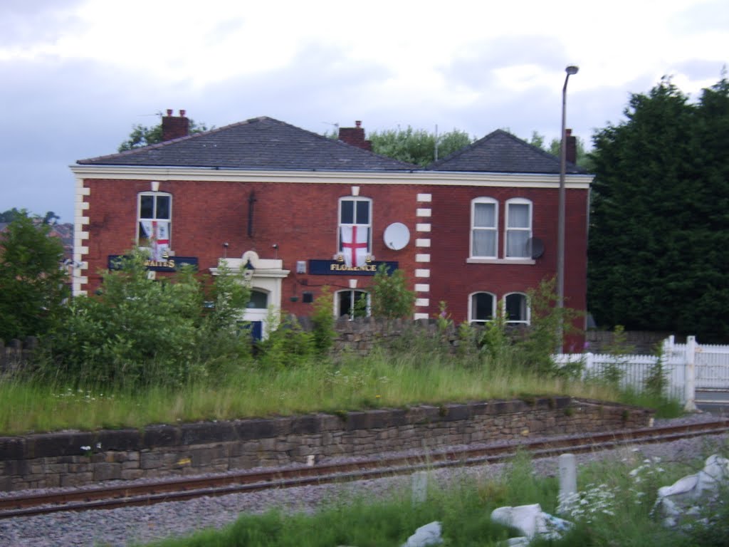 Daisyfield Station (Redundant), Florence Pub in the background., Блэкберн