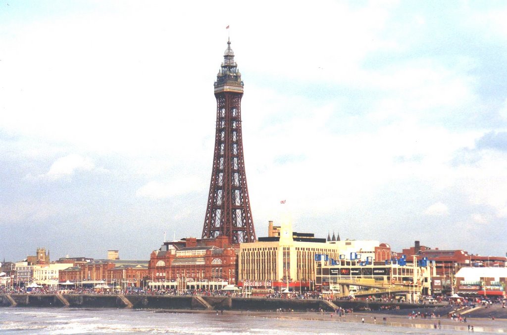 BLACKPOOL TOWER AND FOR SHORE FROM THE PEIR, Блэкпул