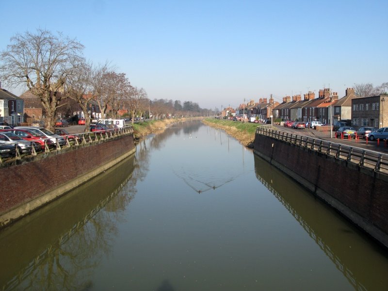 2008.02.17 - view north along the drainage channel beside the Horncastle Road from the footbridge between Norfolk Street and Hospital Lane, Бостон