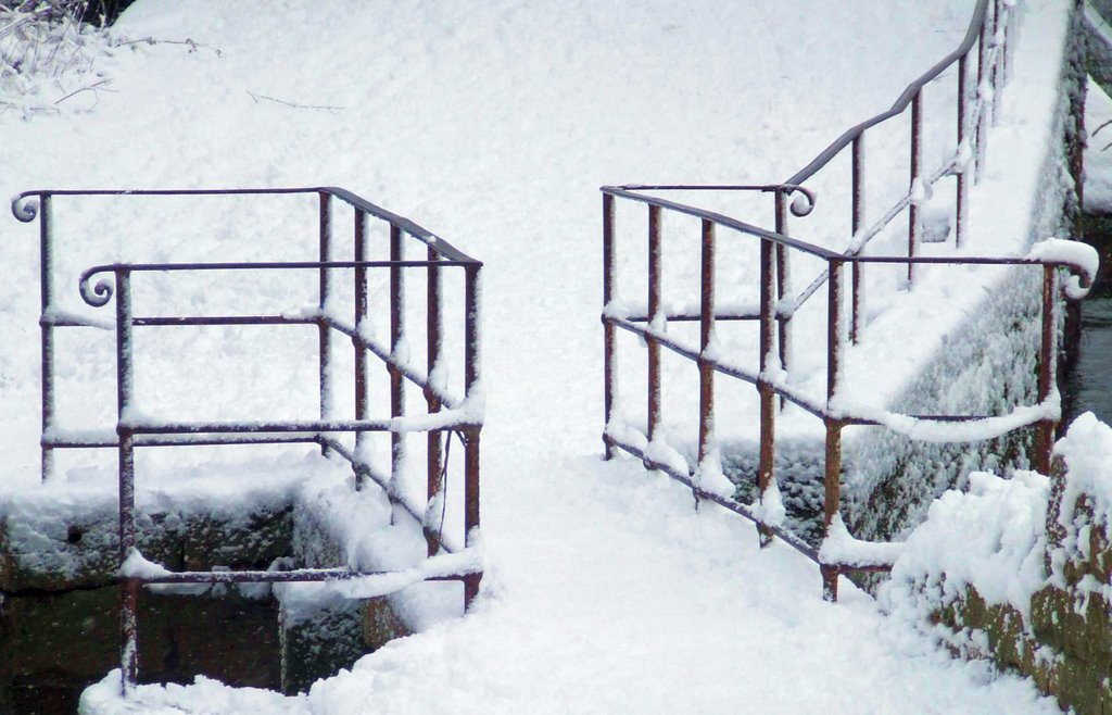 Avon River railings - winter 10, Брадфорд