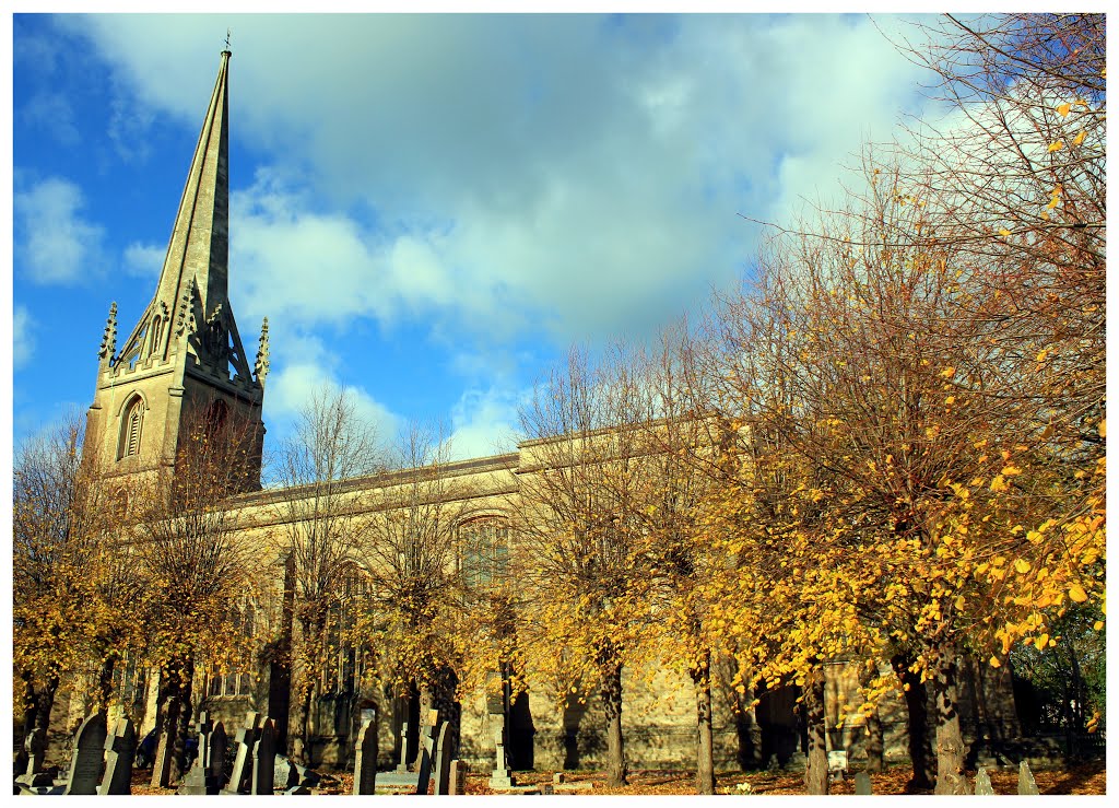 Last of the autumn leaves, Christ Church, Bradford On Avon, Брадфорд