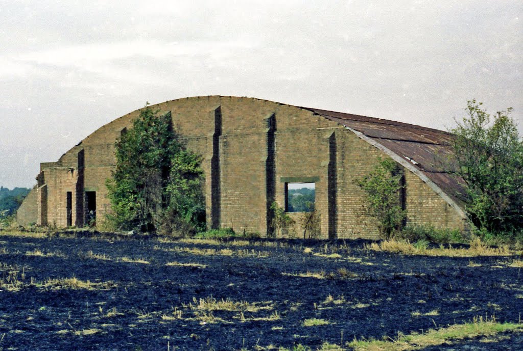 Battle of Britain aircraft hanger near Brentwood (Sept 1980), Брентвуд