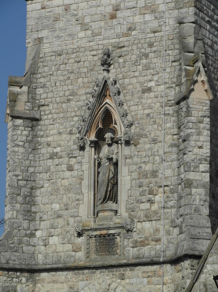 Statue on Brentwood Cathedral Tower, Брентвуд