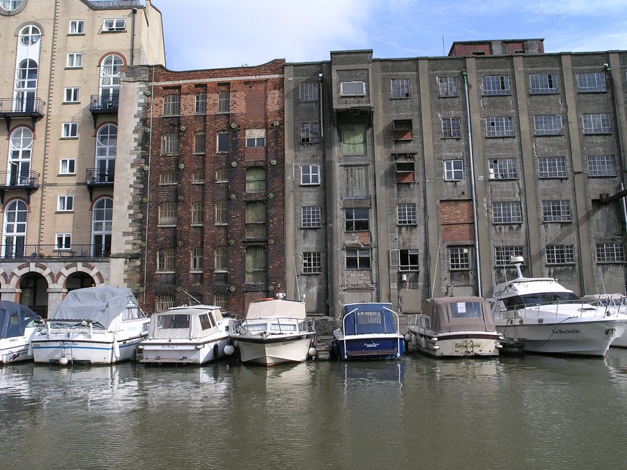 Old warehouses overlook the Floating Harbour, Bristol., Бристоль